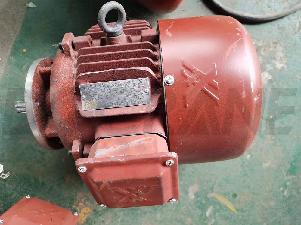 Hoist traversing motor