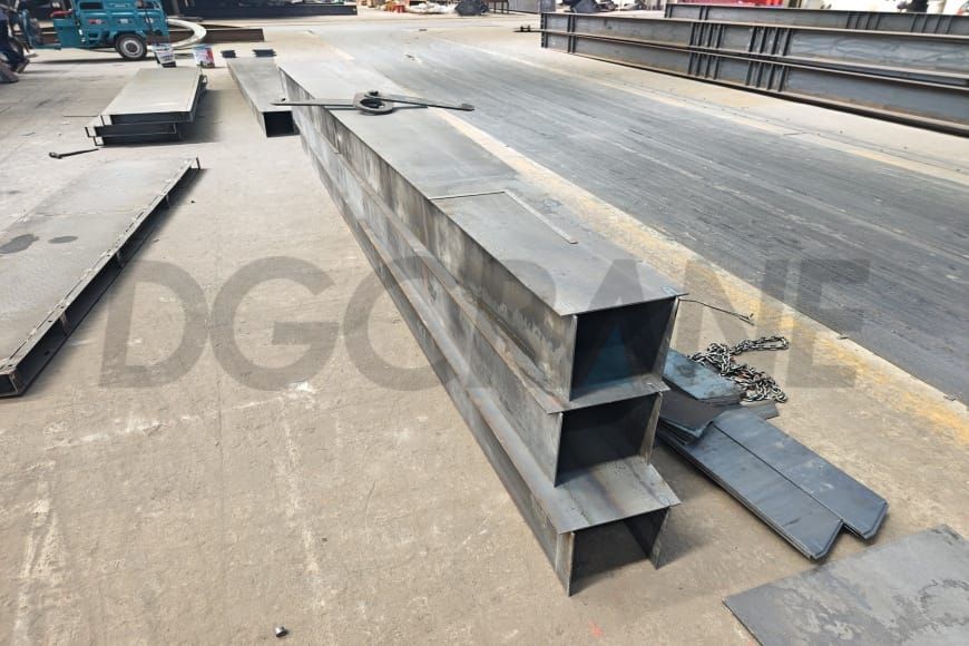 ৩ টন ইলেকট্রিক ডাবল গার্ডার ফিক্সড গ্যান্ট্রি ক্রেন মেইন বিম২