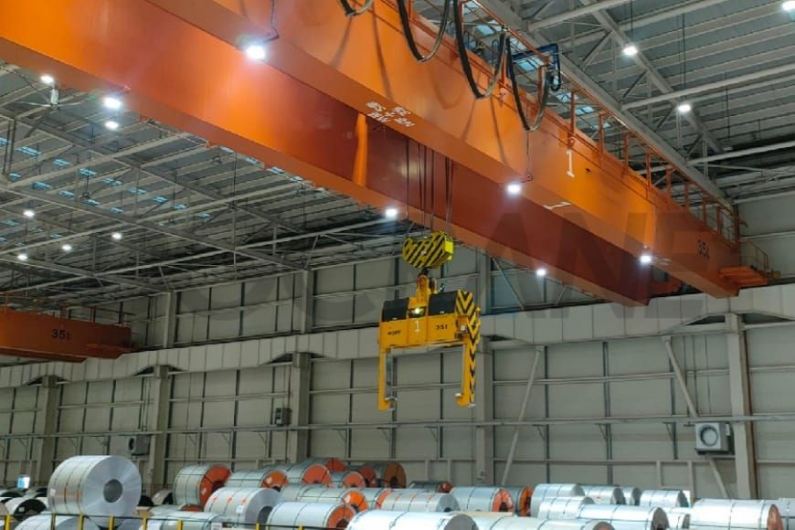 Automatisierter Coil-Handling-Brückenkran
