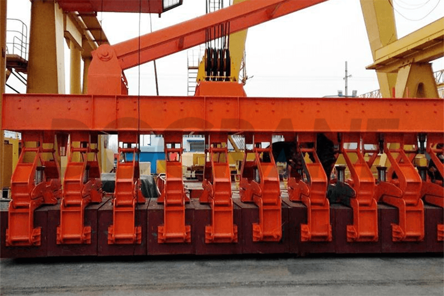 Mobilní upínací zařízení mostového jeřábu s anodovým uhlíkovým blokem