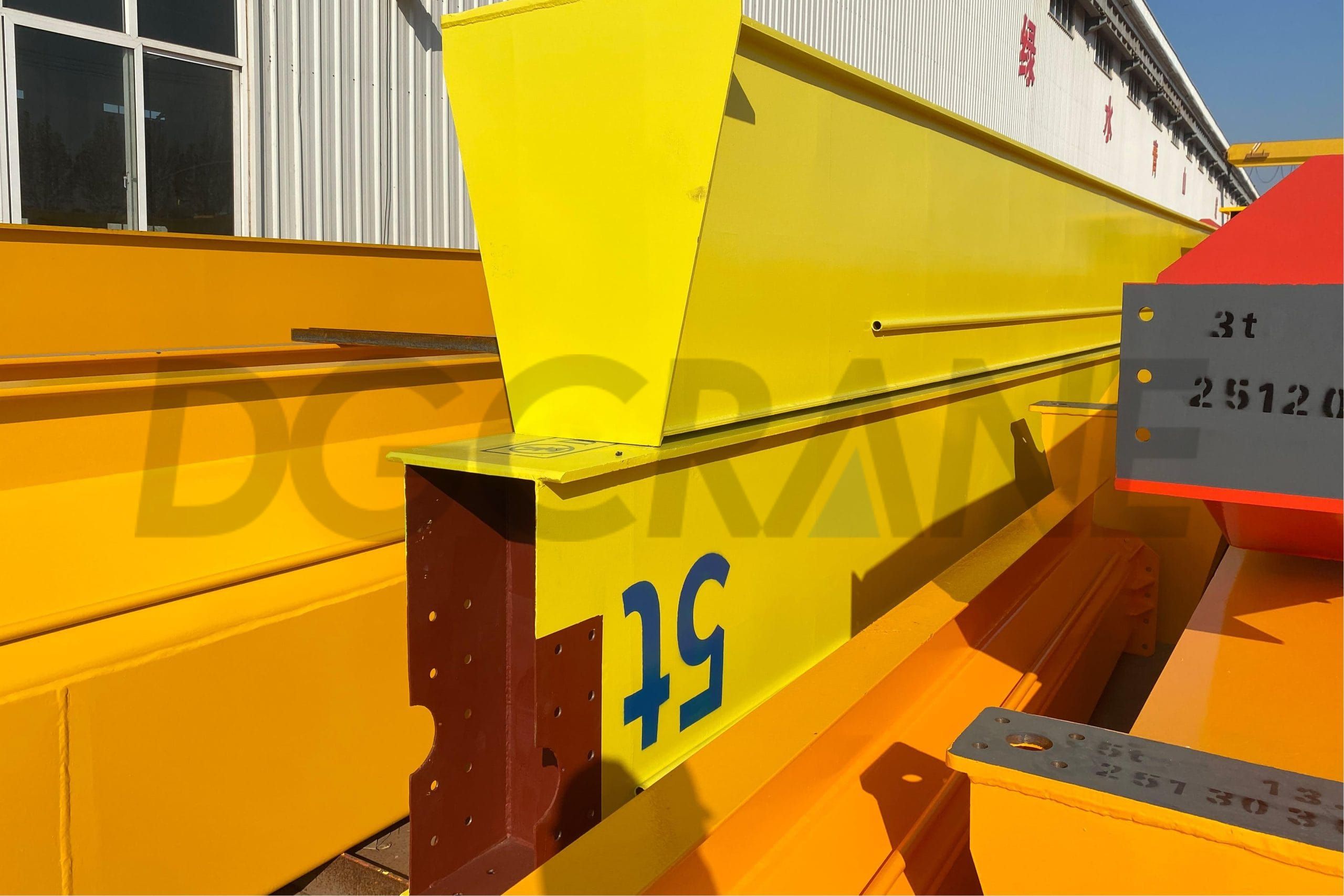 Gru a ponte monotrave da 5 t in scala