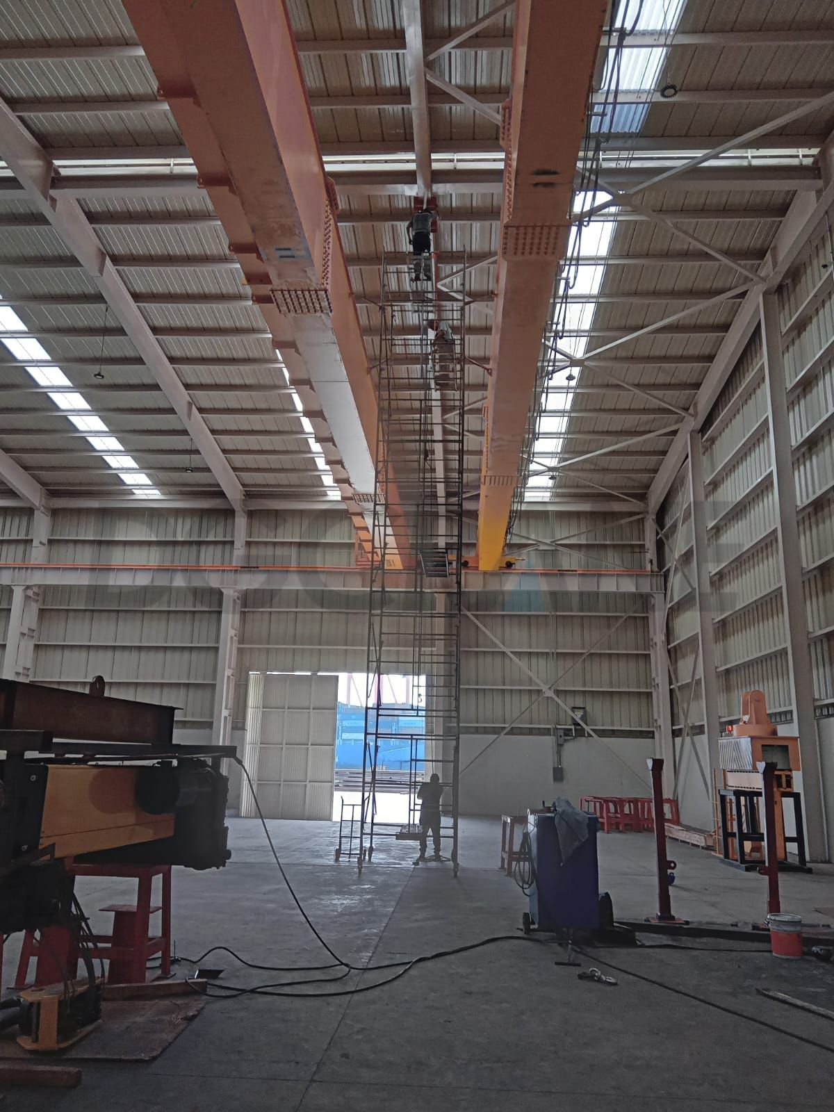 تركيب رافعة جسرية مزدوجة العارضة سعة 32 طنًا