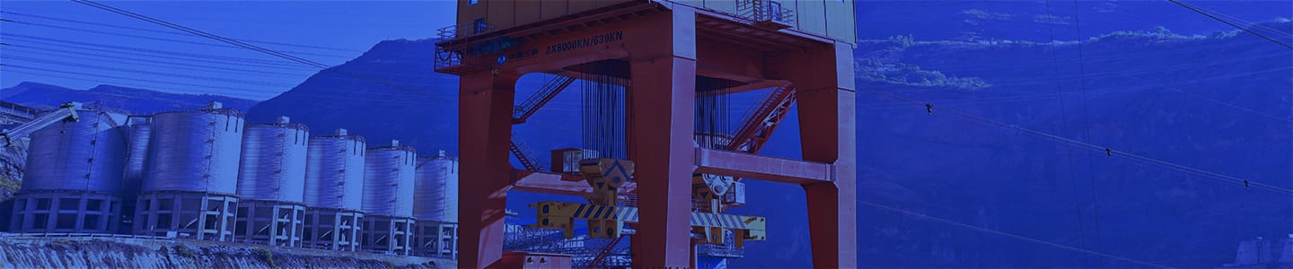 sepanduk kren gantry bertanda air