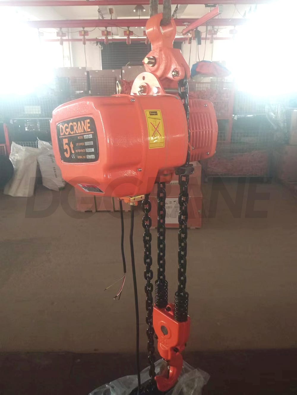 t Electric chain hoist