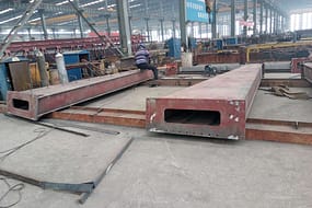 Fabricación de la pata de apoyo de la grúa ganry 1